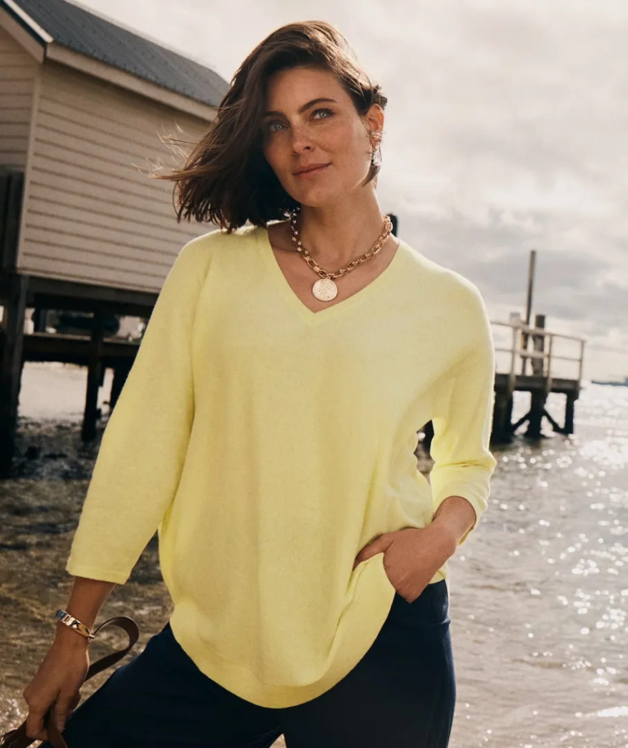 Sussan Knitwear|Tops>Curved Hem V Neck Jumper