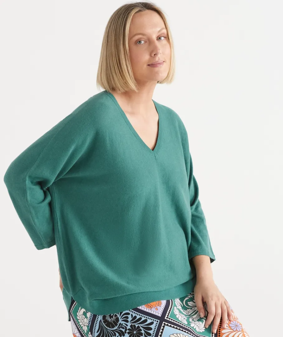 Sussan Knitwear|Tops>Curved Hem V Neck Jumper